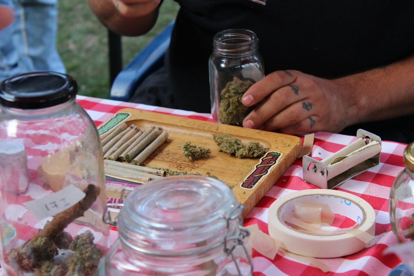Read more about the article 4 Ways Cannabis Helps Us Savor Summer